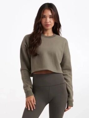 NWT Vuori restore crop crew  sweatshirt
